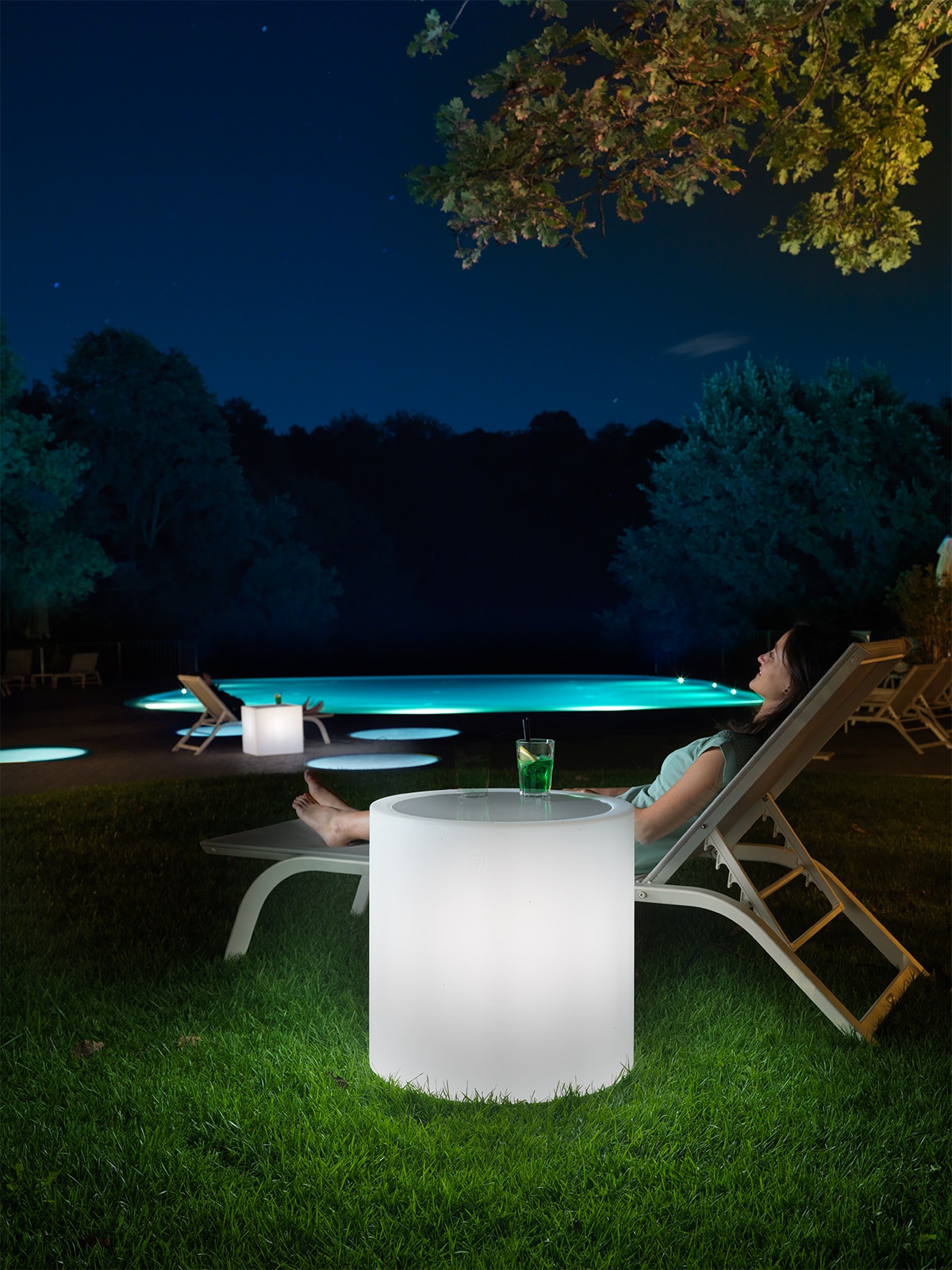 Mise en situation table basse circulaire lumineuse blanche Tavolino